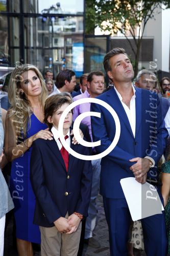 Amsterdam 5 september 2013
Opening nieuwe eyeworks pand met Reinout en Danielle Oerlemans (met kinderen) en burgemeester Eberhard v d Laan
