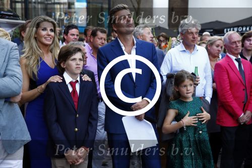 Amsterdam 5 september 2013
Opening nieuwe eyeworks pand met Reinout en Danielle Oerlemans (met kinderen) en burgemeester Eberhard v d Laan