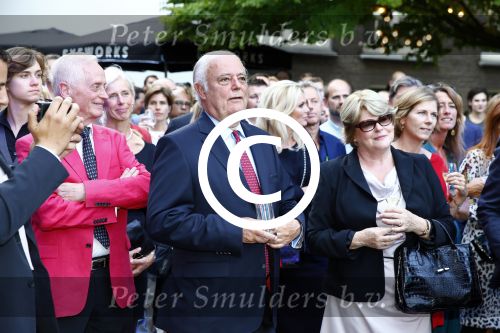 Amsterdam 5 september 2013
Opening nieuwe eyeworks pand met Reinout en Danielle Oerlemans (met kinderen) en burgemeester Eberhard v d Laan. Ouders Reinout