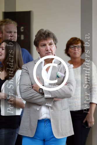 Hoofddorp 29 augustus 2013
Presentatie van de Margriet met Natasja Foger als hoofdredaktrice.
Leontine v d Bos de reguliere hoofdredaktrice geeft aar het eerste exemplaar en Rene Froger zingt voor Natasja bij sanoma uitgevers