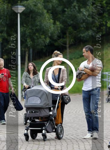 Amsterdam 25 augustus 2013
Renee Vervoorn en Guy v d Reijden met hun dochtertje Monroe in het Amstelpark.
Peter Smulders bv