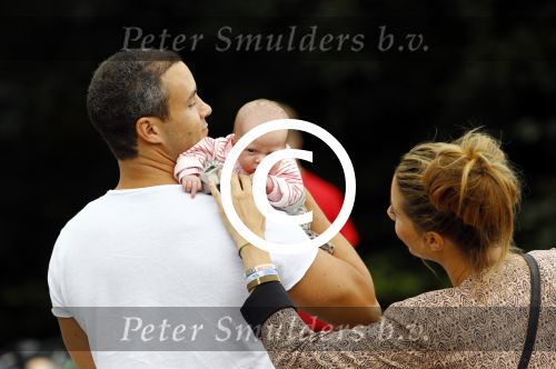Amsterdam 25 augustus 2013
Renee Vervoorn en Guy v d Reijden met hun dochtertje Monroe in het Amstelpark.
Peter Smulders bv