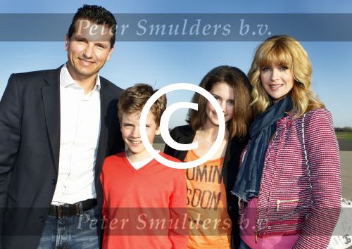 Leiden Valkenburg 25 maart 2012
500e voorstelling van Soldaat van oranje. Richard Krajicek en Daphne Deckers met kinderen
Peter Smulders bv