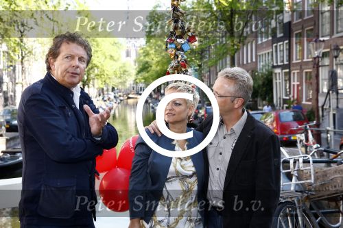 Amsterdam 27 augustus 2013
Robert ten Brink voor all you need is love op de slotjesbrug in Amsterdam.
Peter Smulders bv
