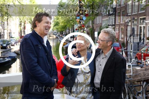 Amsterdam 27 augustus 2013
Robert ten Brink voor all you need is love op de slotjesbrug in Amsterdam.
Peter Smulders bv