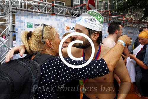 Amsterdam 8 september 2013
Amsterdam city swim door de grachten met diverse bn ers.
Ruud Feltkamp met zijn moeder