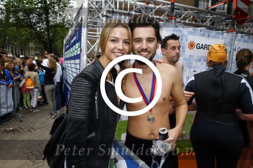 Amsterdam 8 september 2013
Amsterdam city swim door de grachten met diverse bn ers.
Ruud Feltkamp met zijn vriendin