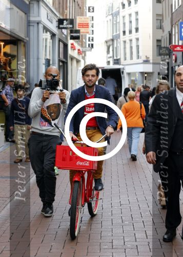 Amsterdam 14 augustus 2013
Ruud Feltkamp opent the concept store van Coca cola op de kalverstraat. Ben Saunders is ook aanwezig.
Peter Smulders bv