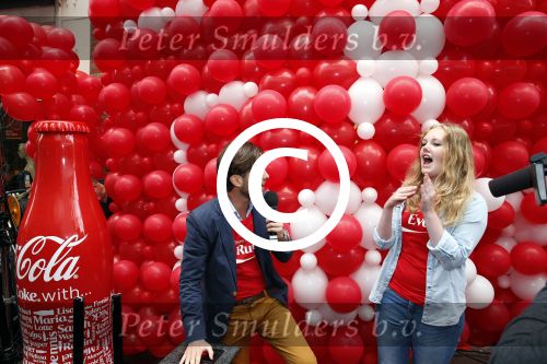 Amsterdam 14 augustus 2013
Ruud Feltkamp opent the concept store van Coca cola op de kalverstraat. Ben Saunders is ook aanwezig.
Peter Smulders bv