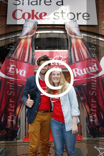 Amsterdam 14 augustus 2013
Ruud Feltkamp opent the concept store van Coca cola op de kalverstraat. Ben Saunders is ook aanwezig.
Peter Smulders bv