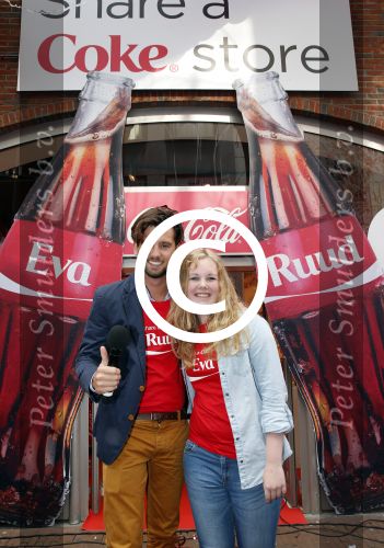 Amsterdam 14 augustus 2013
Ruud Feltkamp opent the concept store van Coca cola op de kalverstraat. Ben Saunders is ook aanwezig.
Peter Smulders bv