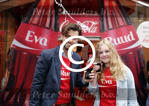 Amsterdam 14 augustus 2013
Ruud Feltkamp opent the concept store van Coca cola op de kalverstraat. Ben Saunders is ook aanwezig.
Peter Smulders bv