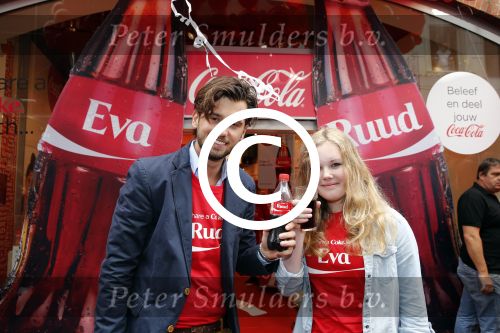 Amsterdam 14 augustus 2013
Ruud Feltkamp opent the concept store van Coca cola op de kalverstraat. Ben Saunders is ook aanwezig.
Peter Smulders bv