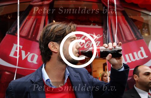 Amsterdam 14 augustus 2013
Ruud Feltkamp opent the concept store van Coca cola op de kalverstraat. Ben Saunders is ook aanwezig.
Peter Smulders bv