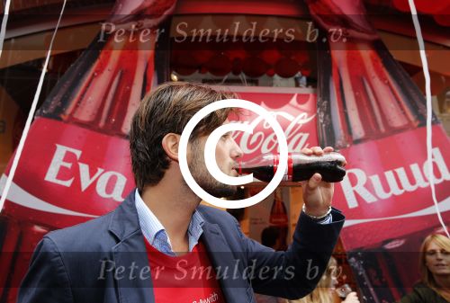 Amsterdam 14 augustus 2013
Ruud Feltkamp opent the concept store van Coca cola op de kalverstraat. Ben Saunders is ook aanwezig.
Peter Smulders bv