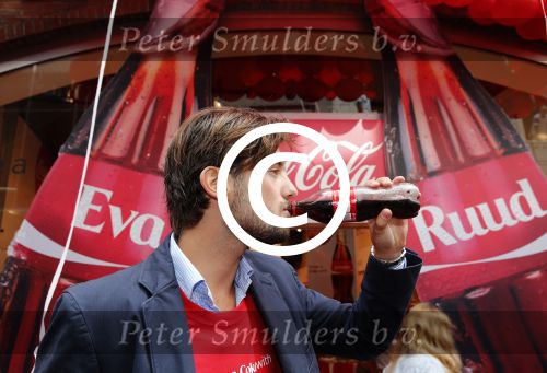 Amsterdam 14 augustus 2013
Ruud Feltkamp opent the concept store van Coca cola op de kalverstraat. Ben Saunders is ook aanwezig.
Peter Smulders bv