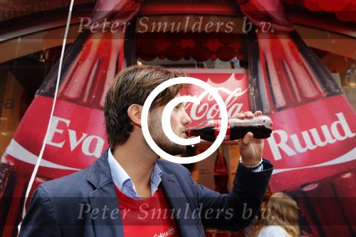 Amsterdam 14 augustus 2013
Ruud Feltkamp opent the concept store van Coca cola op de kalverstraat. Ben Saunders is ook aanwezig.
Peter Smulders bv