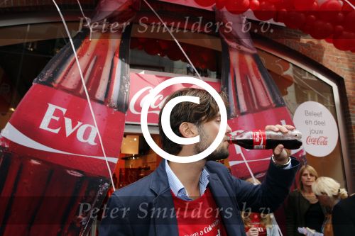 Amsterdam 14 augustus 2013
Ruud Feltkamp opent the concept store van Coca cola op de kalverstraat. Ben Saunders is ook aanwezig.
Peter Smulders bv