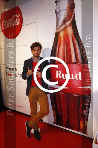 Amsterdam 14 augustus 2013
Ruud Feltkamp opent the concept store van Coca cola op de kalverstraat. Ben Saunders is ook aanwezig.
Peter Smulders bv