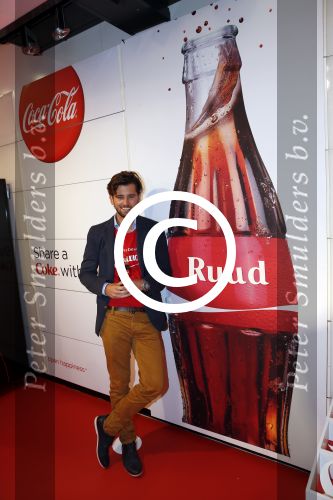 Amsterdam 14 augustus 2013
Ruud Feltkamp opent the concept store van Coca cola op de kalverstraat. Ben Saunders is ook aanwezig.
Peter Smulders bv