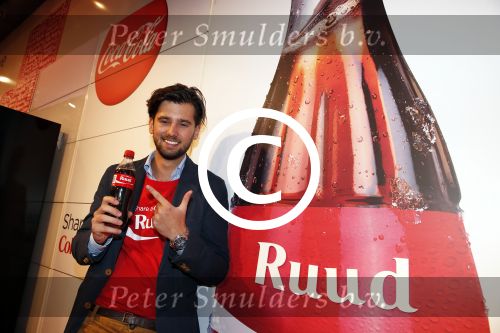 Amsterdam 14 augustus 2013
Ruud Feltkamp opent the concept store van Coca cola op de kalverstraat. Ben Saunders is ook aanwezig.
Peter Smulders bv