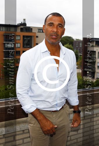 Amsterdam 1 september 2013
Ruud Gullit viert zijn 51e verjaardag thuis met zijn moeder zijn vriendin Maggie Jiminez en zijn kinderen Felicity Jermaine Joelle en Maxim