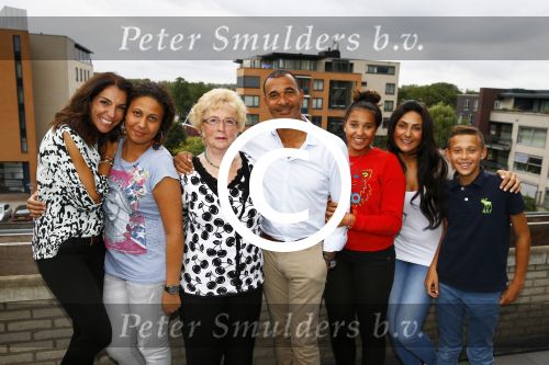 Amsterdam 1 september 2013
Ruud Gullit viert zijn 51e verjaardag thuis met zijn moeder zijn vriendin Maggie Jiminez en zijn kinderen Felicity Jermaine Joelle en Maxim