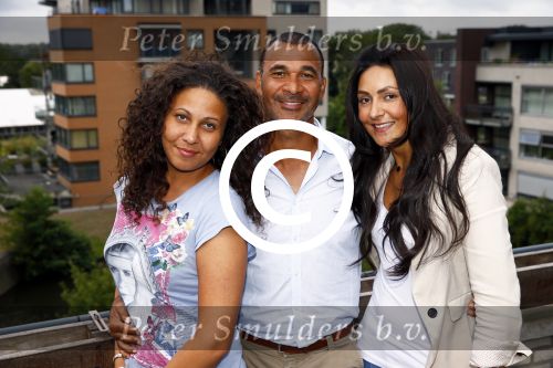 Amsterdam 1 september 2013
Ruud Gullit viert zijn 51e verjaardag thuis met zijn moeder zijn vriendin Maggie Jiminez en zijn kinderen Felicity Jermaine Joelle en Maxim
