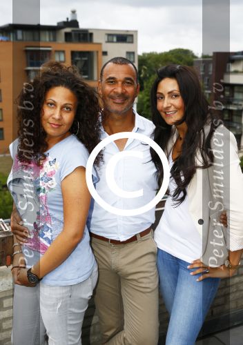 Amsterdam 1 september 2013
Ruud Gullit viert zijn 51e verjaardag thuis met zijn moeder zijn vriendin Maggie Jiminez en zijn kinderen Felicity Jermaine Joelle en Maxim