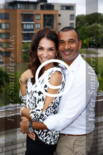 Amsterdam 1 september 2013
Ruud Gullit viert zijn 51e verjaardag thuis met zijn moeder zijn vriendin Maggie Jiminez en zijn kinderen Felicity Jermaine Joelle en Maxim