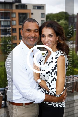 Amsterdam 1 september 2013
Ruud Gullit viert zijn 51e verjaardag thuis met zijn moeder zijn vriendin Maggie Jiminez en zijn kinderen Felicity Jermaine Joelle en Maxim