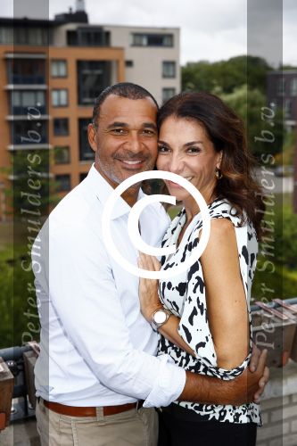 Amsterdam 1 september 2013
Ruud Gullit viert zijn 51e verjaardag thuis met zijn moeder zijn vriendin Maggie Jiminez en zijn kinderen Felicity Jermaine Joelle en Maxim