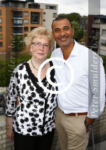 Amsterdam 1 september 2013
Ruud Gullit viert zijn 51e verjaardag thuis met zijn moeder zijn vriendin Maggie Jiminez en zijn kinderen Felicity Jermaine Joelle en Maxim