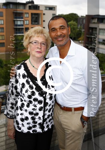 Amsterdam 1 september 2013
Ruud Gullit viert zijn 51e verjaardag thuis met zijn moeder zijn vriendin Maggie Jiminez en zijn kinderen Felicity Jermaine Joelle en Maxim