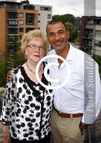 Amsterdam 1 september 2013
Ruud Gullit viert zijn 51e verjaardag thuis met zijn moeder zijn vriendin Maggie Jiminez en zijn kinderen Felicity Jermaine Joelle en Maxim
