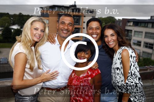 Amsterdam 1 september 2013
Ruud Gullit viert zijn 51e verjaardag thuis met zijn moeder zijn vriendin Maggie Jiminez en zijn kinderen Felicity Jermaine Joelle en Maxim