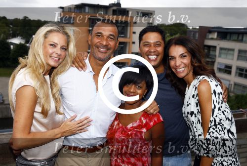 Amsterdam 1 september 2013
Ruud Gullit viert zijn 51e verjaardag thuis met zijn moeder zijn vriendin Maggie Jiminez en zijn kinderen Felicity Jermaine Joelle en Maxim