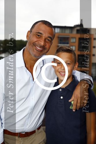 Amsterdam 1 september 2013
Ruud Gullit viert zijn 51e verjaardag thuis met zijn moeder zijn vriendin Maggie Jiminez en zijn kinderen Felicity Jermaine Joelle en Maxim