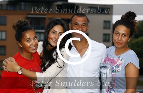 Amsterdam 1 september 2013
Ruud Gullit viert zijn 51e verjaardag thuis met zijn moeder zijn vriendin Maggie Jiminez en zijn kinderen Felicity Jermaine Joelle en Maxim