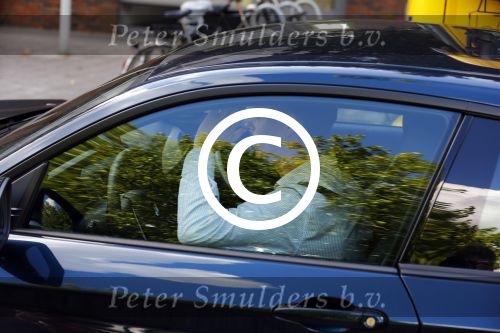 Amsterdam 19 augustus 2013
Ruud Gullit zijn porsche 911 cabrio wordt weg gesleept . Zijn auto vond stoor het appartement waar hij nu woont.
Peter Smulders bv