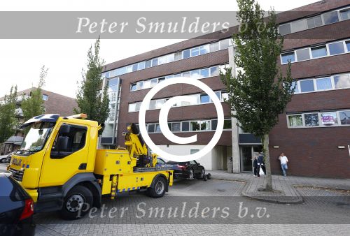 Amsterdam 19 augustus 2013
Ruud Gullit zijn porsche 911 cabrio wordt weg gesleept . Zijn auto vond stoor het appartement waar hij nu woont.
Peter Smulders bv