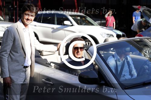 Amsterdam 14 augustus 2013
Gerard Joling en Jort Kelder nemen commercial op voor autoverhuurbedrijf Sixt in Amsterdam zuid. Sander Lusink
Peter Smulders bv