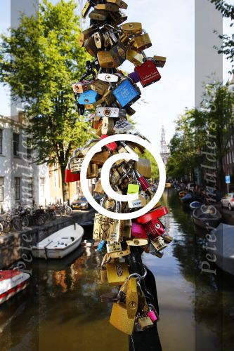 Amsterdam 27 augustus 2013
Robert ten Brink voor all you need is love op de slotjesbrug in Amsterdam.
Peter Smulders bv
