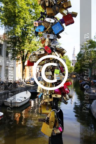 Amsterdam 27 augustus 2013
Robert ten Brink voor all you need is love op de slotjesbrug in Amsterdam.
Peter Smulders bv