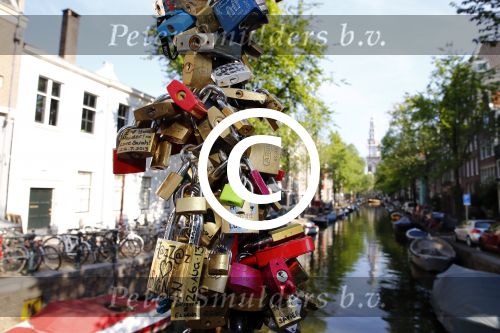 Amsterdam 27 augustus 2013
Robert ten Brink voor all you need is love op de slotjesbrug in Amsterdam.
Peter Smulders bv