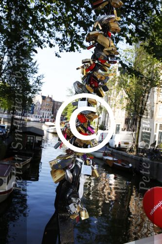 Amsterdam 27 augustus 2013
Robert ten Brink voor all you need is love op de slotjesbrug in Amsterdam.
Peter Smulders bv