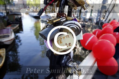 Amsterdam 27 augustus 2013
Robert ten Brink voor all you need is love op de slotjesbrug in Amsterdam.
Peter Smulders bv