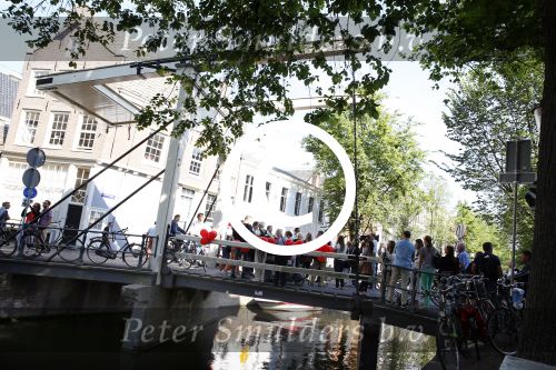 Amsterdam 27 augustus 2013
Robert ten Brink voor all you need is love op de slotjesbrug in Amsterdam.
Peter Smulders bv