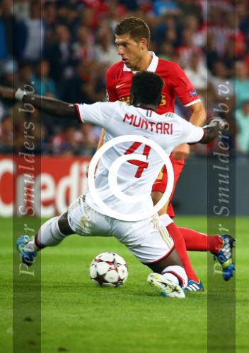 Eindhoven, 20 Augustus 2013
3e Voorronde CL PSV-AC Milan, eindstand 1-1
Stijn Schaars in duel met Sulley Muntari
Foto Peter Smulders BV