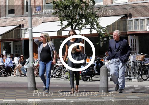 Amsterdam 14 augustus 2013
Harry Mens met zijn zwangere dochter Suze en dochter Sarah.
Peter Smulders bv